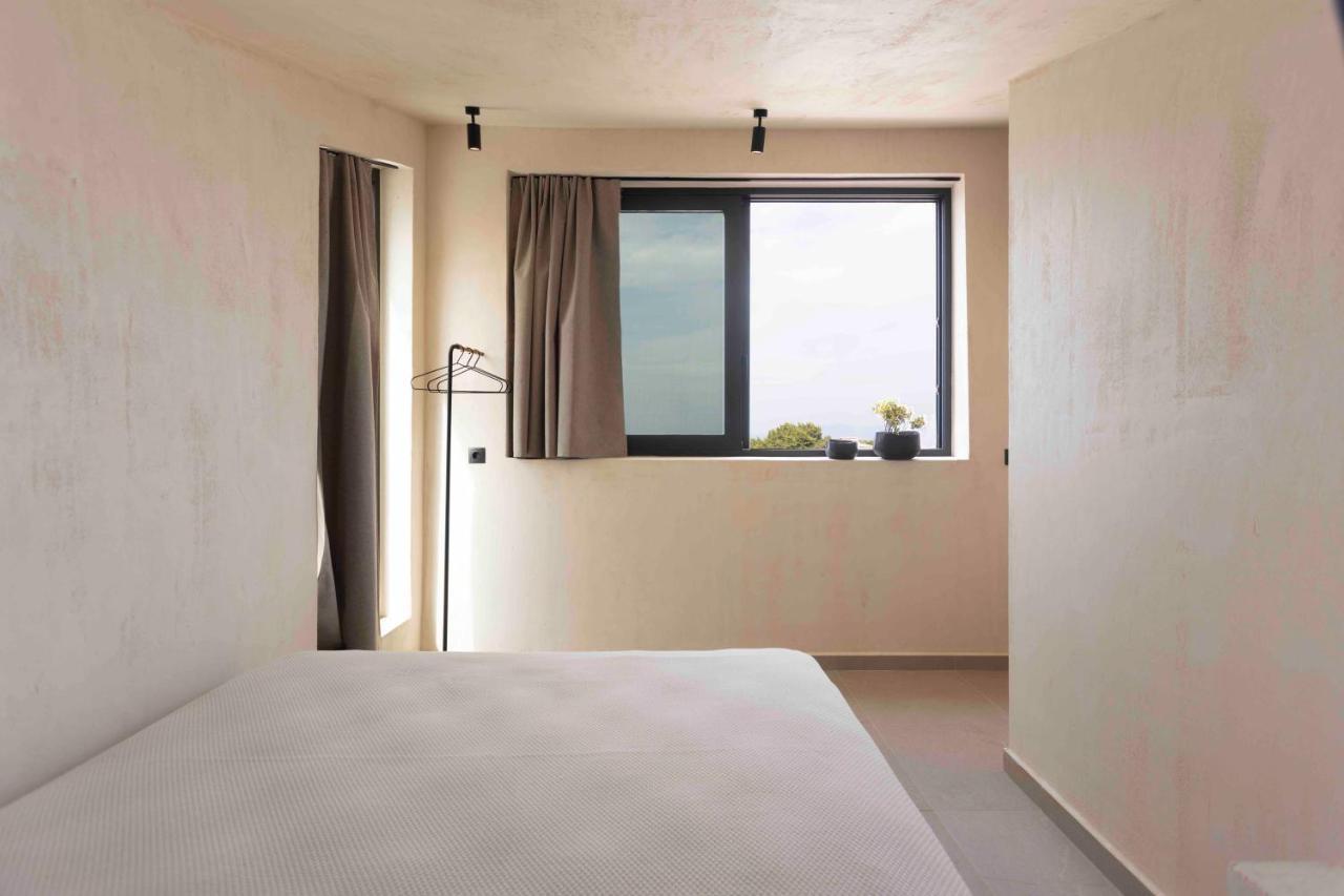 Pnoes Luxury Suites ปัลลูรี ภายนอก รูปภาพ