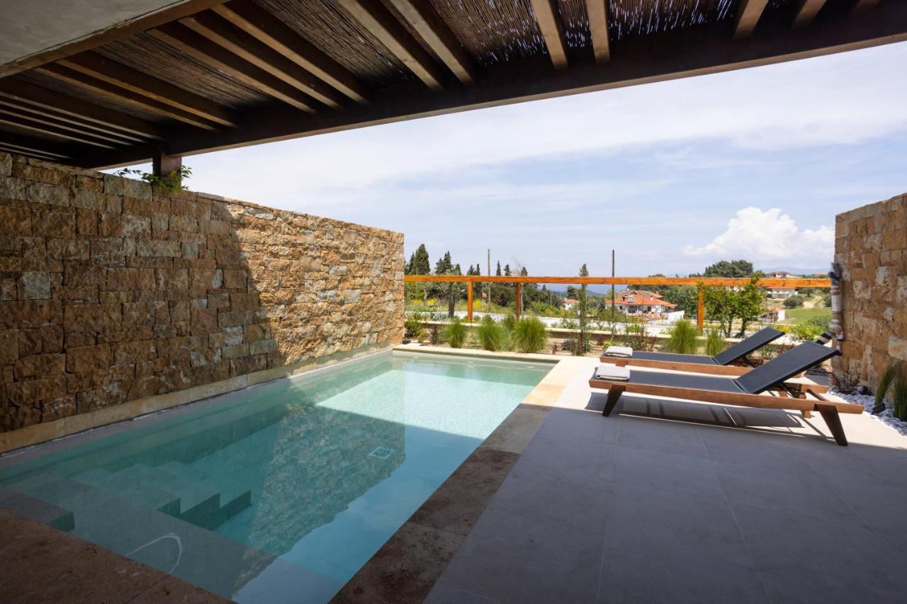 Pnoes Luxury Suites ปัลลูรี ภายนอก รูปภาพ