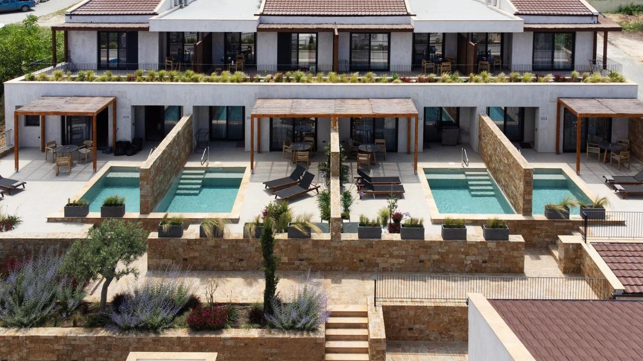 Pnoes Luxury Suites ปัลลูรี ภายนอก รูปภาพ