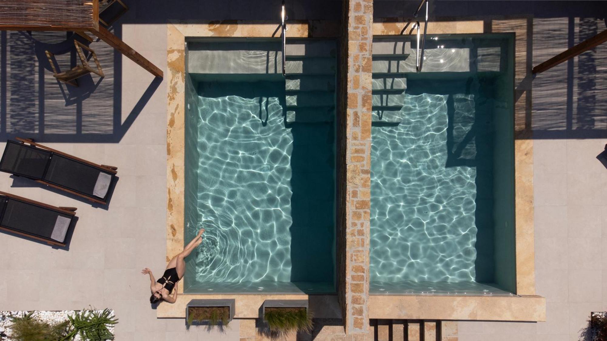Pnoes Luxury Suites ปัลลูรี ภายนอก รูปภาพ
