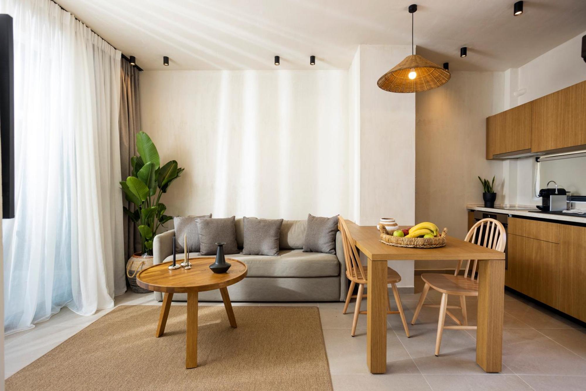 Pnoes Luxury Suites ปัลลูรี ภายนอก รูปภาพ