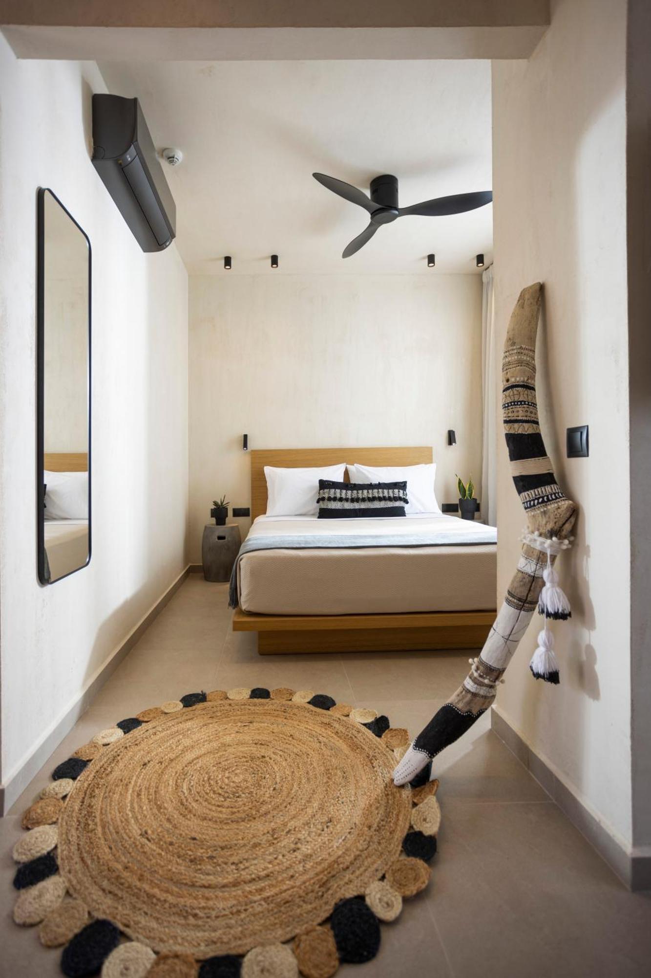 Pnoes Luxury Suites ปัลลูรี ภายนอก รูปภาพ