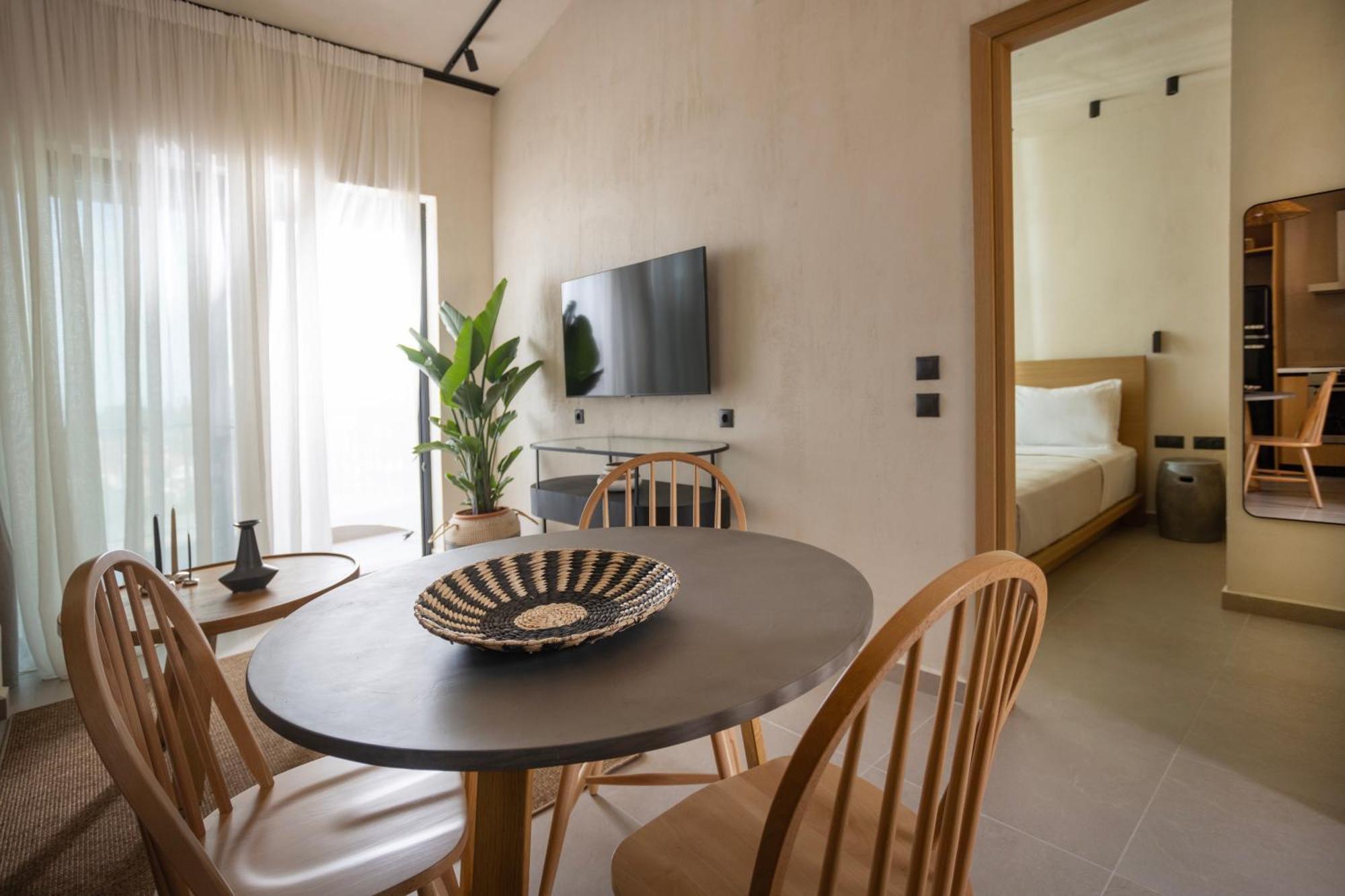 Pnoes Luxury Suites ปัลลูรี ภายนอก รูปภาพ