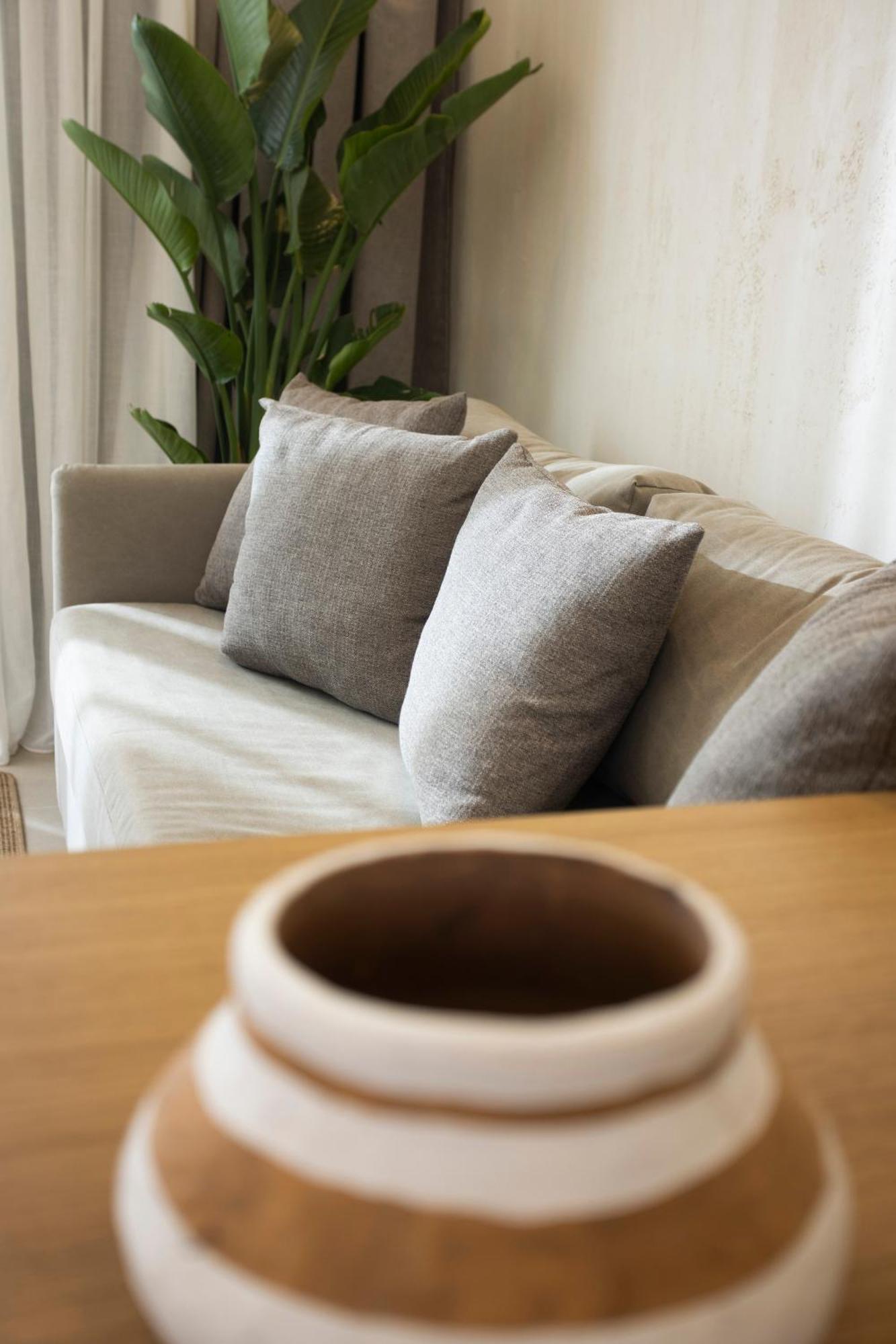 Pnoes Luxury Suites ปัลลูรี ภายนอก รูปภาพ